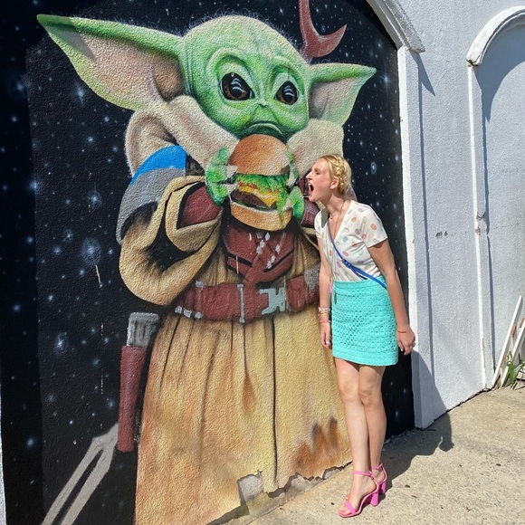 Meet your Posher, Cait - Picture 2 of 12